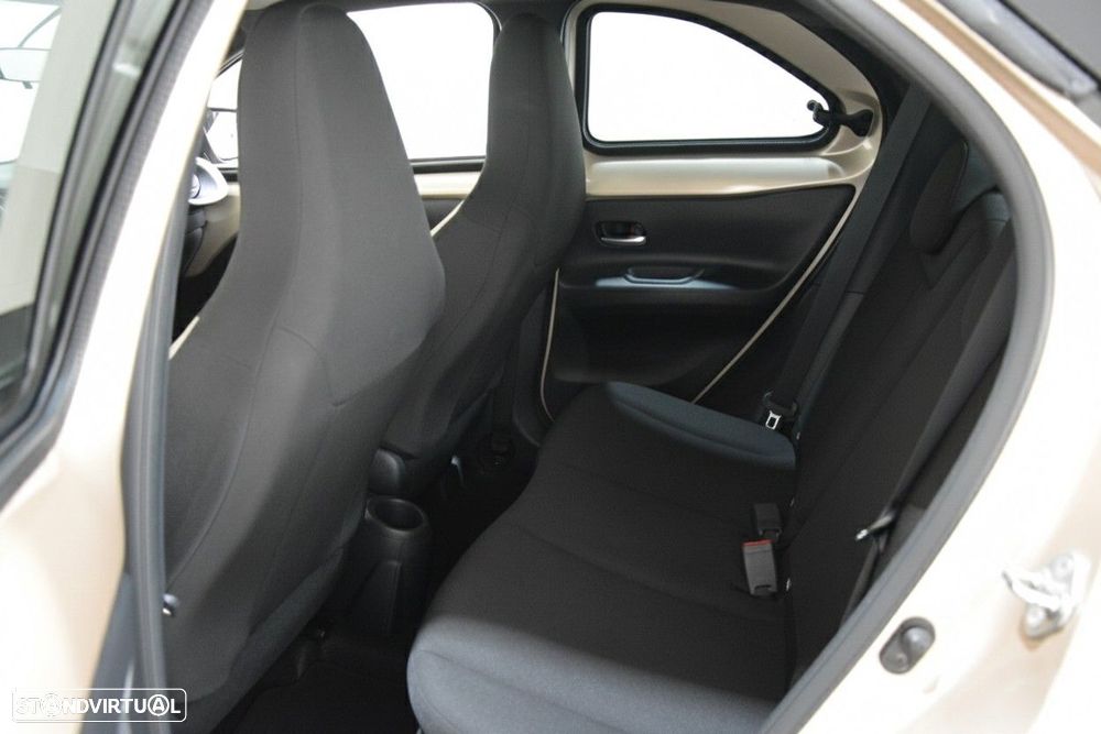 Toyota Aygo X 1.0 Pulse CVT - 12