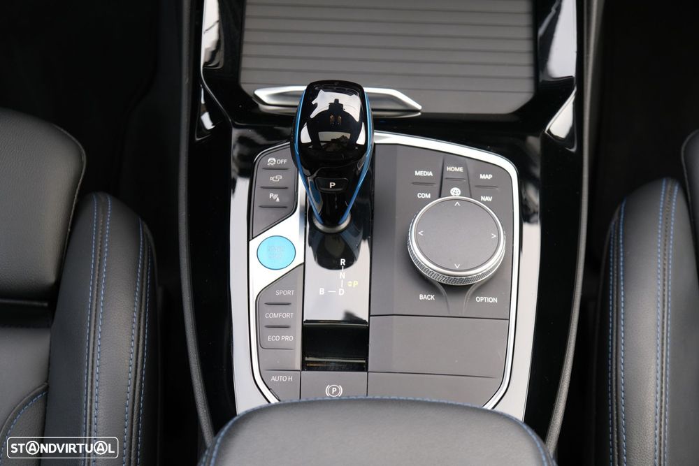 BMW iX3 M Sport Impressive - 16
