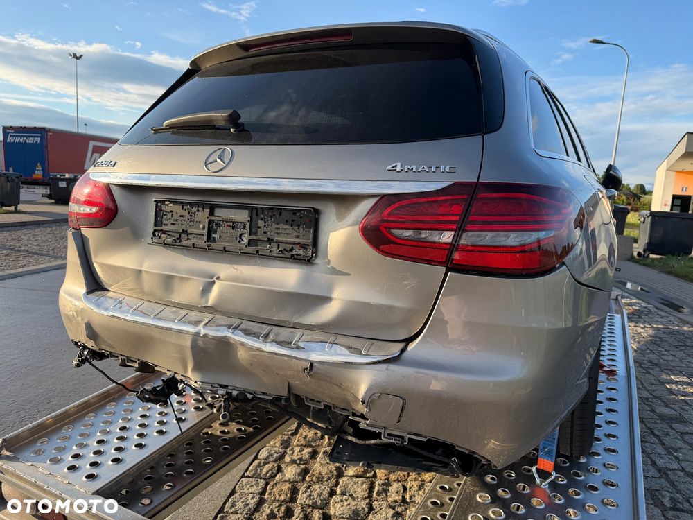 Mercedes-Benz Klasa C 220 d 4Matic 9G-TRONIC Night Edition - 24