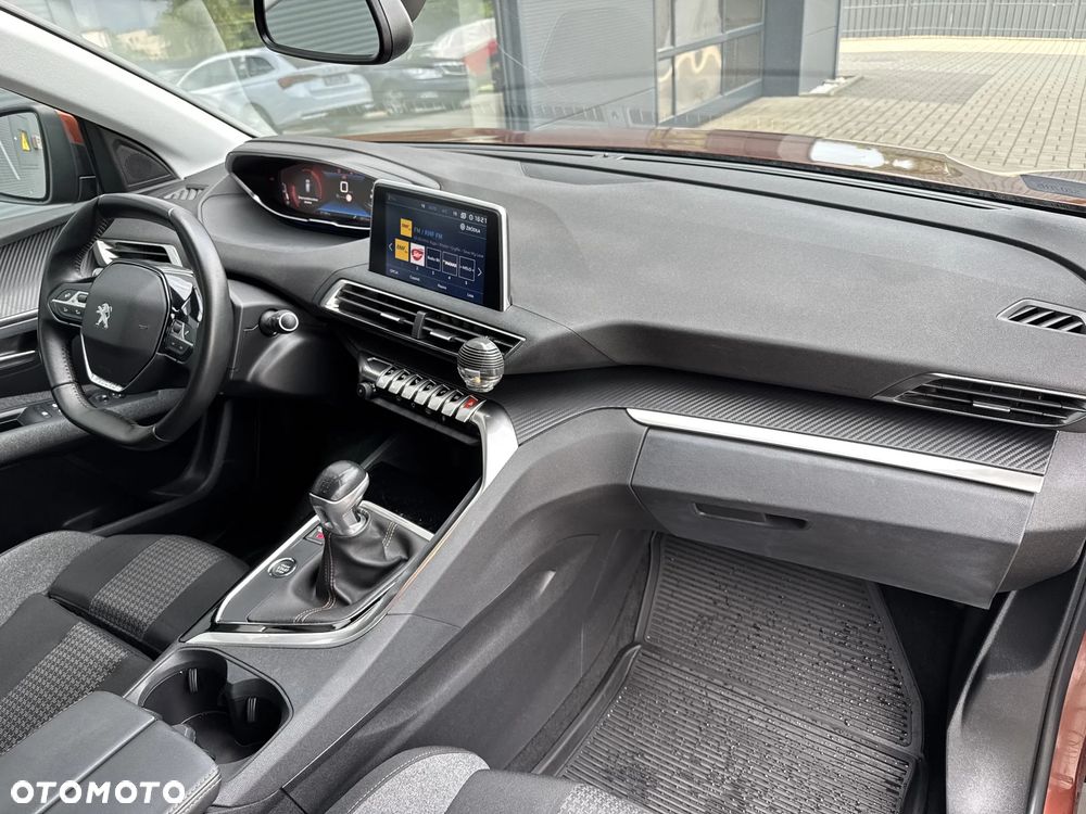 Peugeot 3008 1.2 PureTech GPF Allure S&S - 6