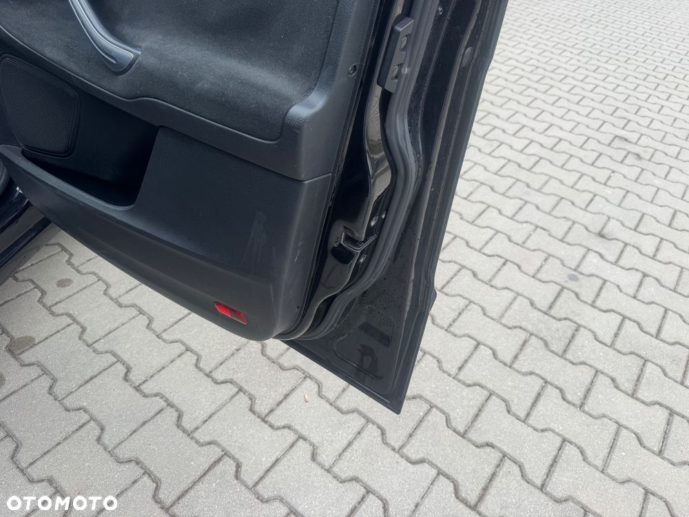 Ford S-Max 2.5 Titanium - 35