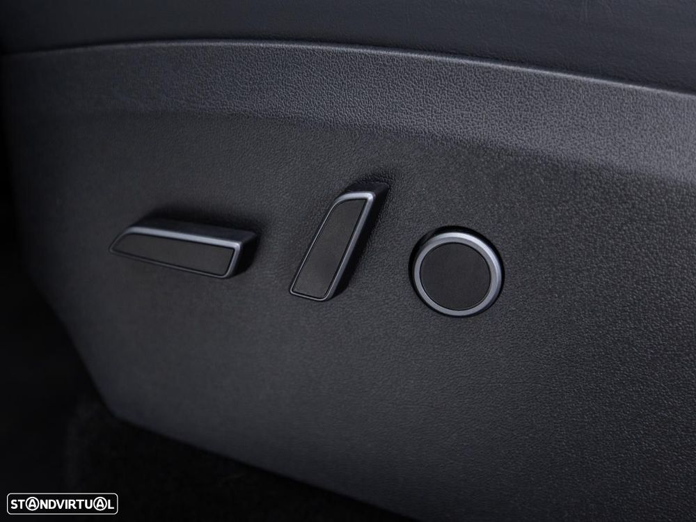 Tesla Model Y Long Range Dual Motor AWD - 19