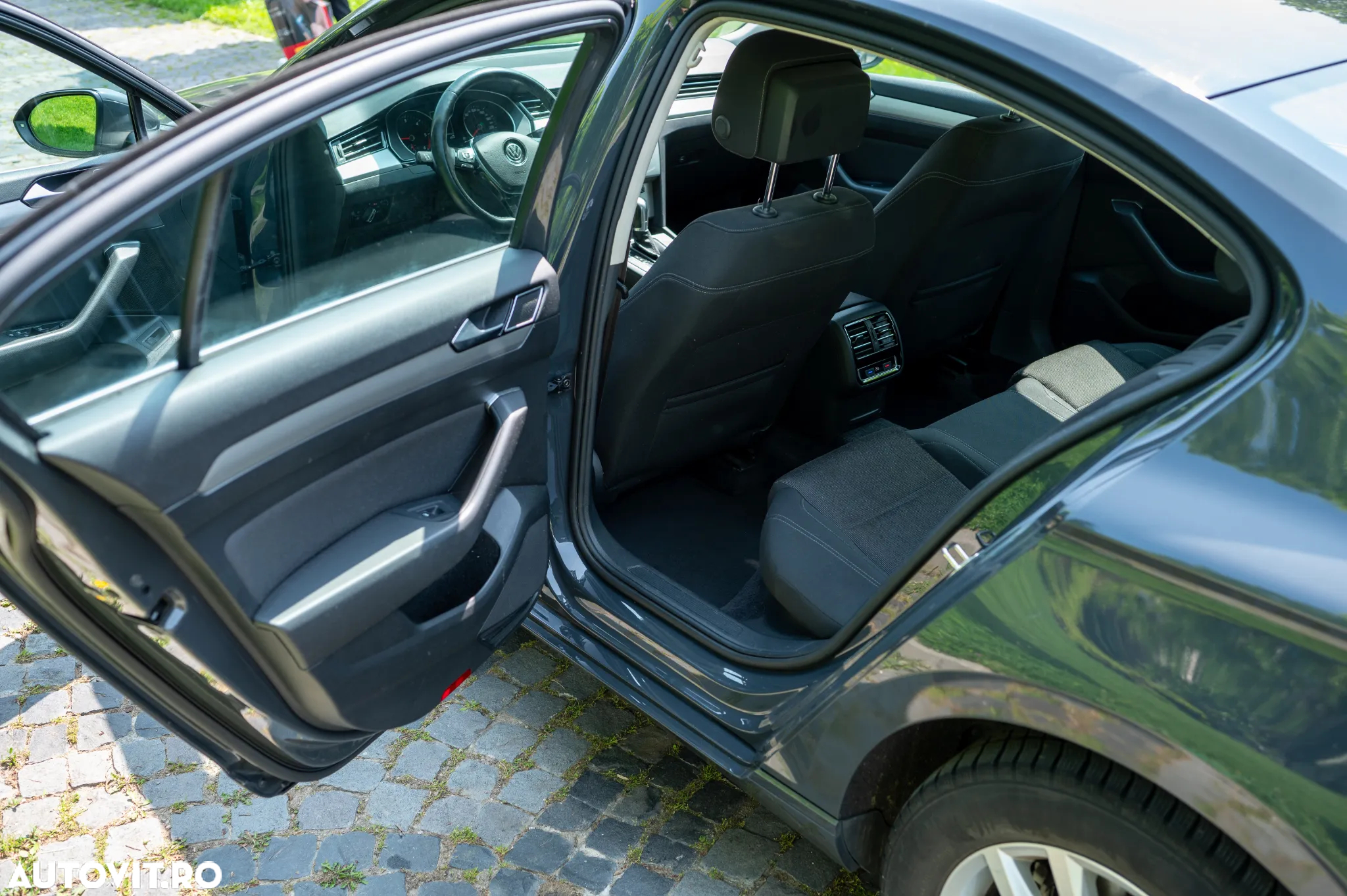 Volkswagen Passat - 11