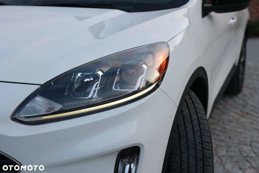 Ford Escape 2.0 EcoBoost AWD Titanium - 9