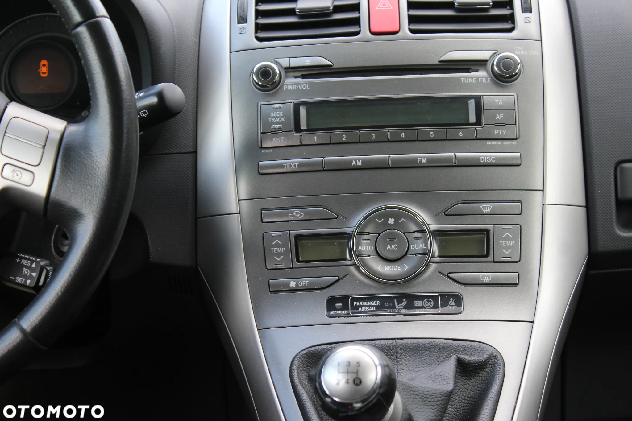 Toyota Auris 1.6 VVT-i Executive - 26