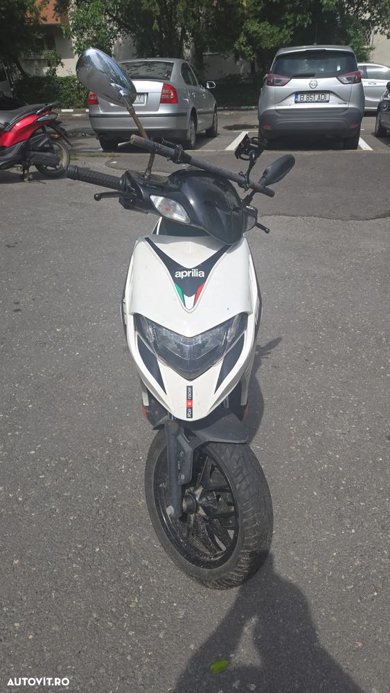 Aprilia SR Max 125 - 1