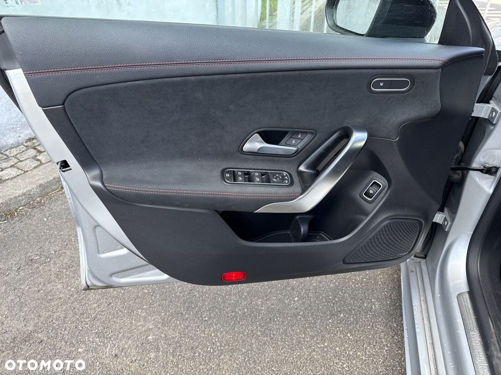Mercedes-Benz CLA - 16