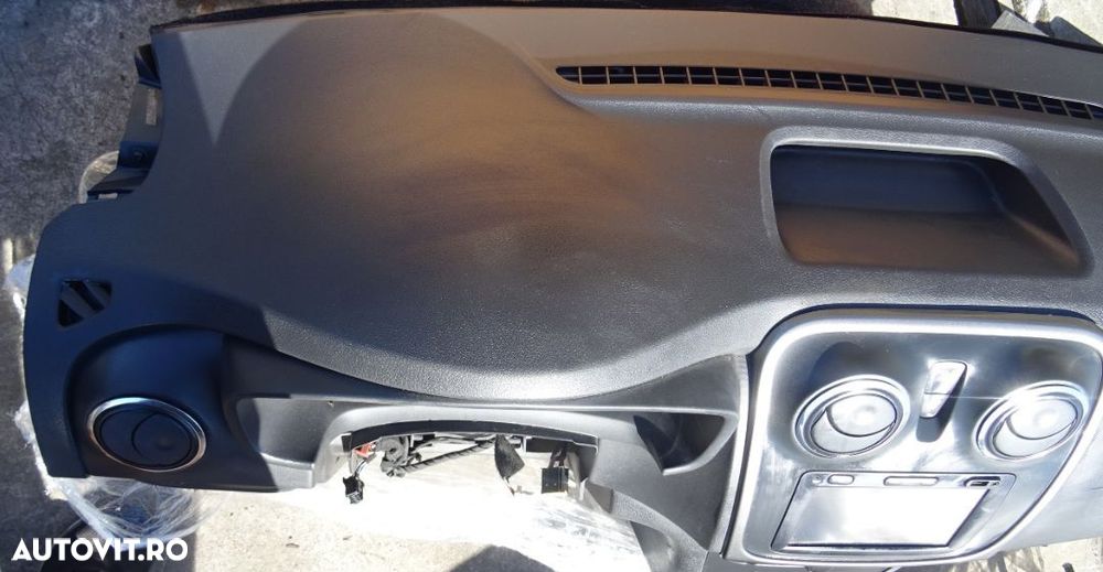 Plansa de bord Dacia Logan 2 din 2014 cu airbag volan si pasager - 2