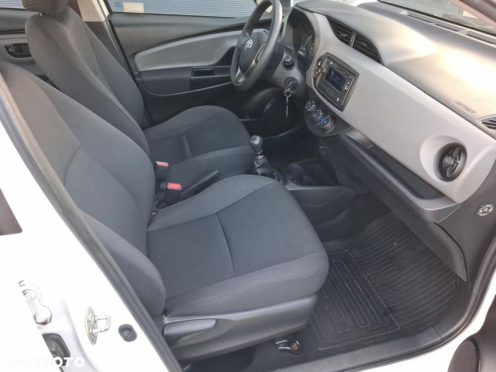Toyota Yaris - 10