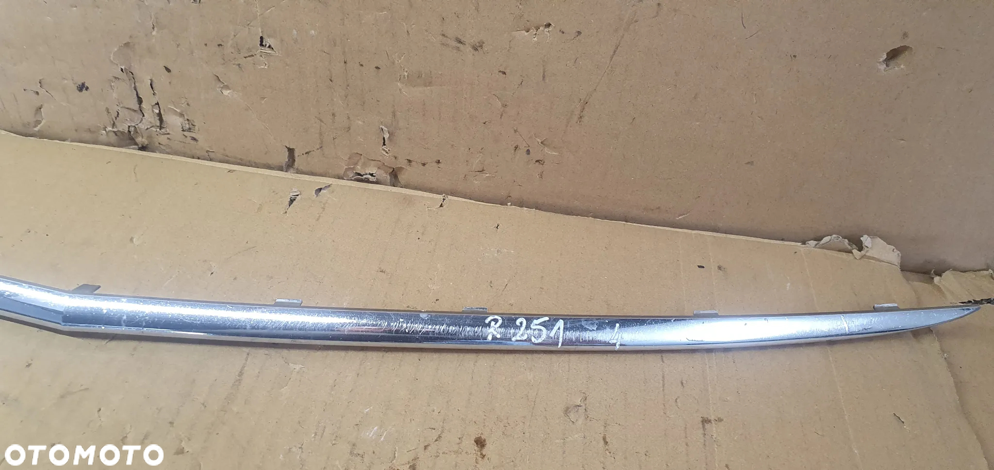 Listwa chrom Grilla atrapy Mercedes R-Klasa W251 A2518880685 - 3
