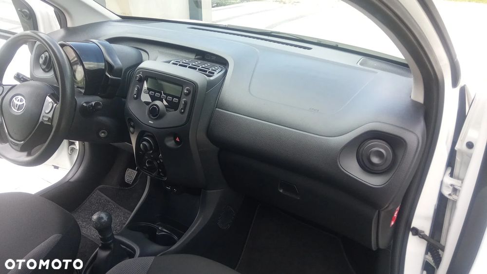Toyota Aygo x - 21