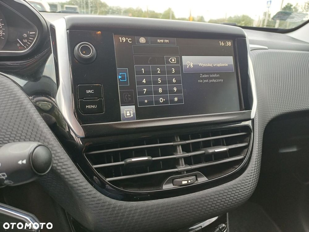 Peugeot 2008 1.2 Pure Tech Style S&S - 19