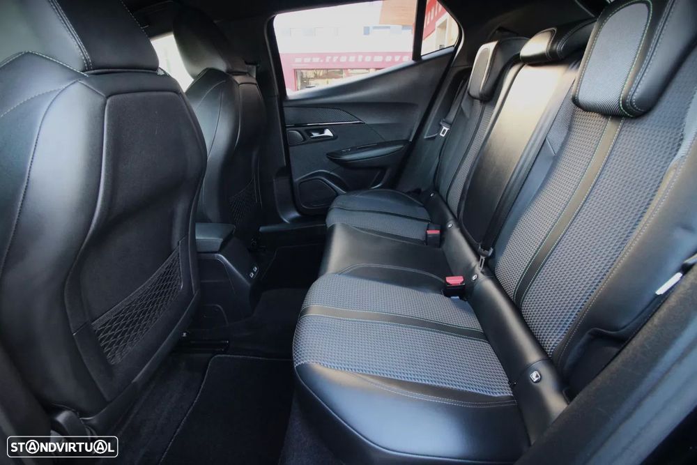 Peugeot e-2008 50 kWh GT Line - 11