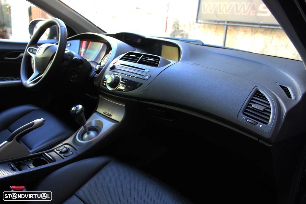 Honda Civic 1.8 Executive NAVI - 32