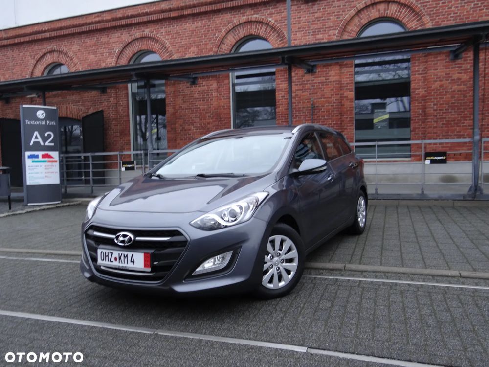 Hyundai i30 blue Kombi 1.6 CRDi Classic Navigation - 2