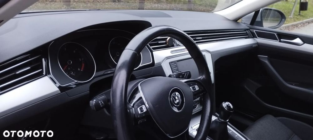 Volkswagen Passat 1.6 TDI BMT Comfortline - 14