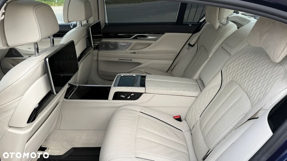 BMW Seria 7 750Li xDrive Edition Exclusive - 12