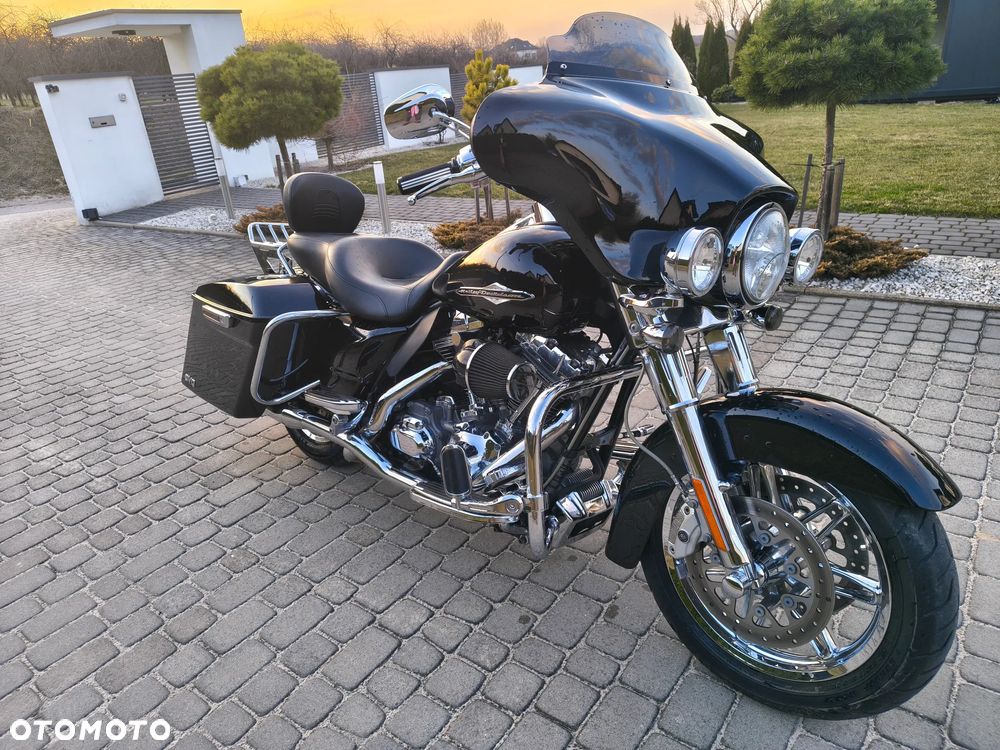 Harley-Davidson CVO Street Glide - 25