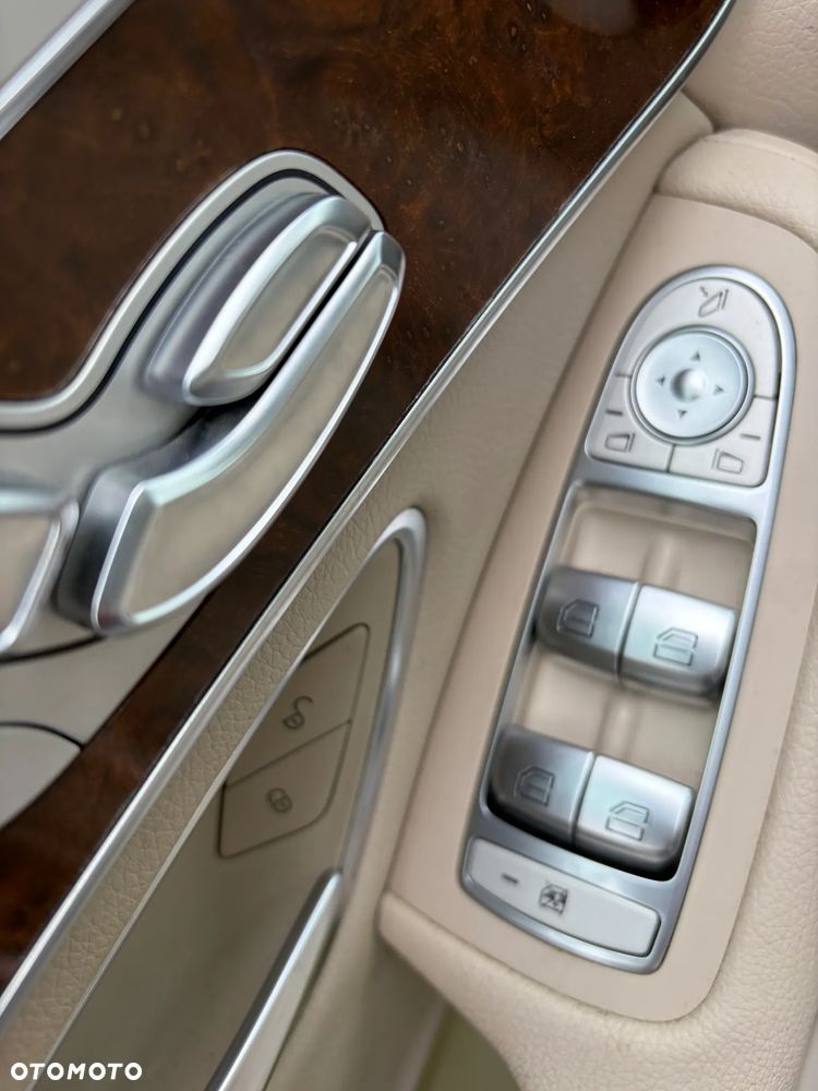 Mercedes-Benz GLC 300 4Matic 9G-TRONIC AMG Line - 12