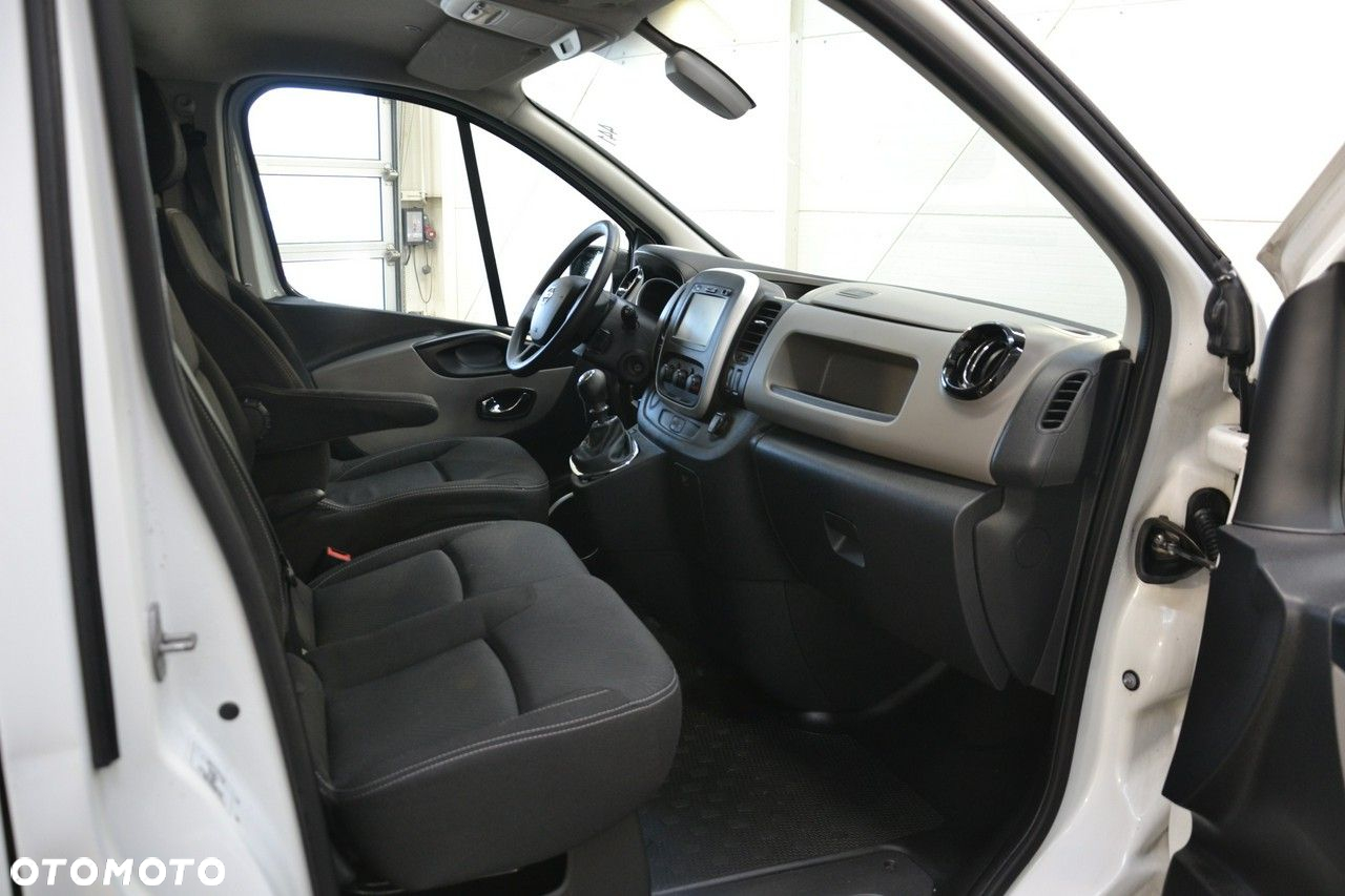 Nissan NV300 - 25
