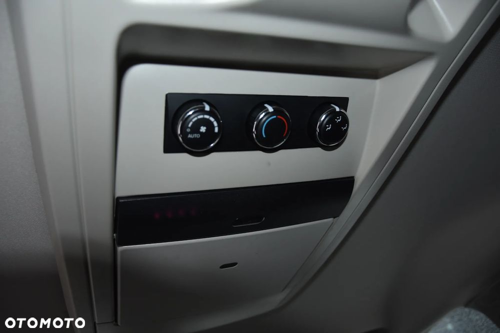 Chrysler Town & Country 3.6 Touring - 21