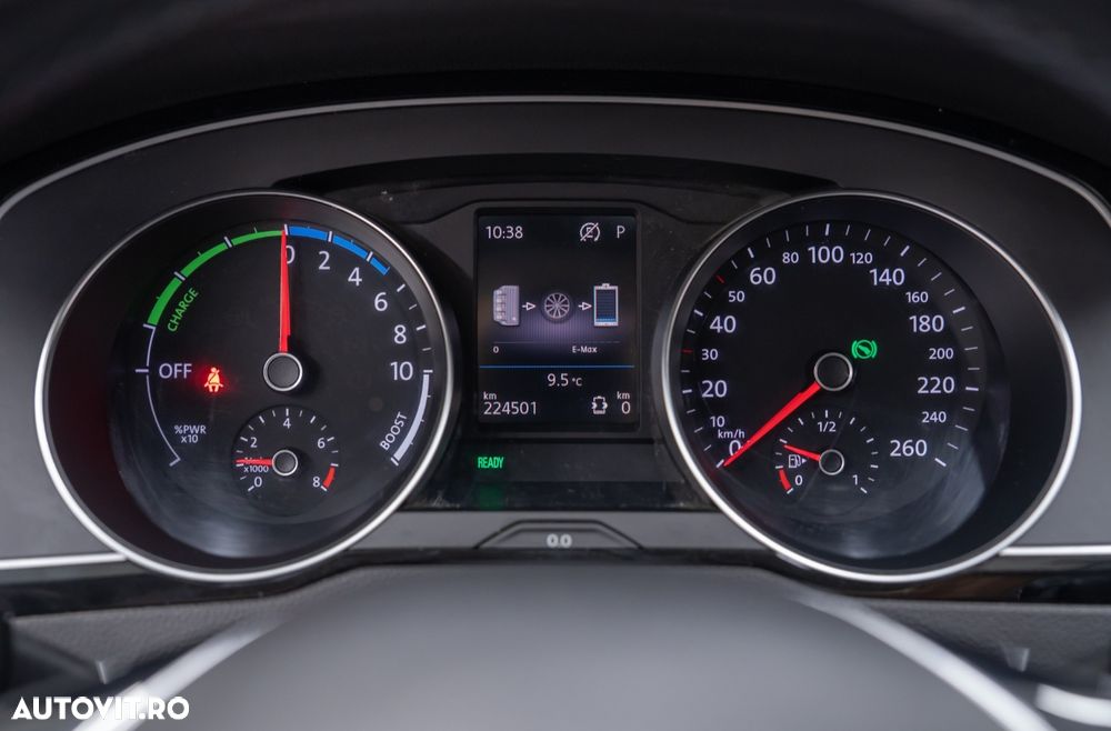 Volkswagen Passat - 4