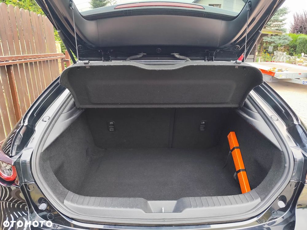 Mazda 3 e-SKYACTIV-G 2.0 M HYBRID DRIVE - 9