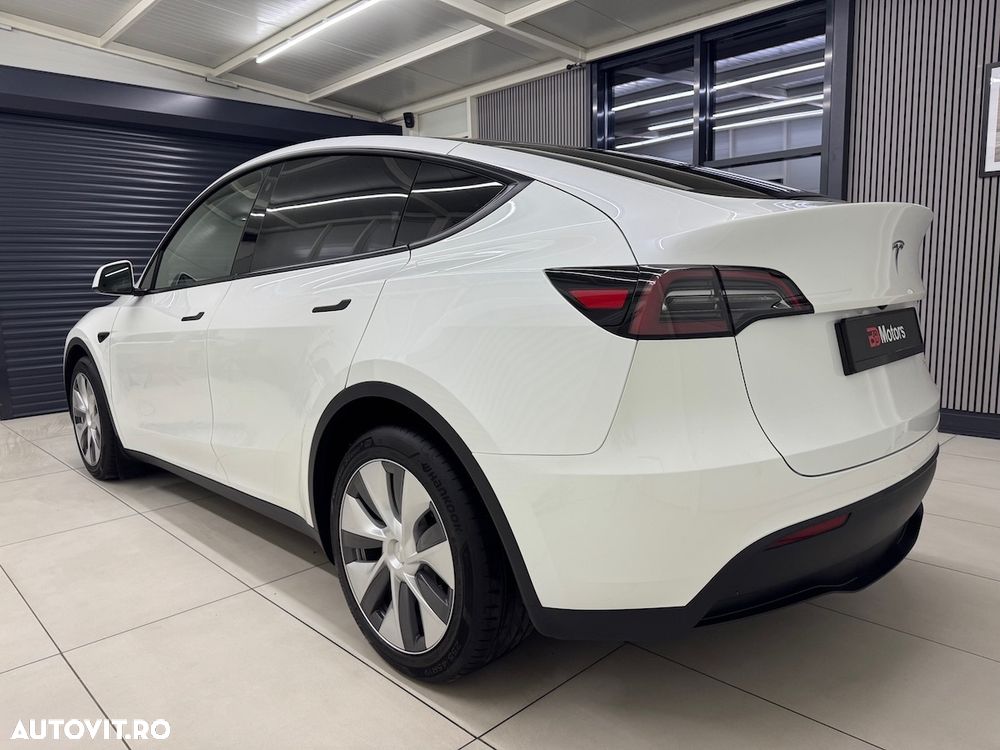 Tesla Model Y - 5