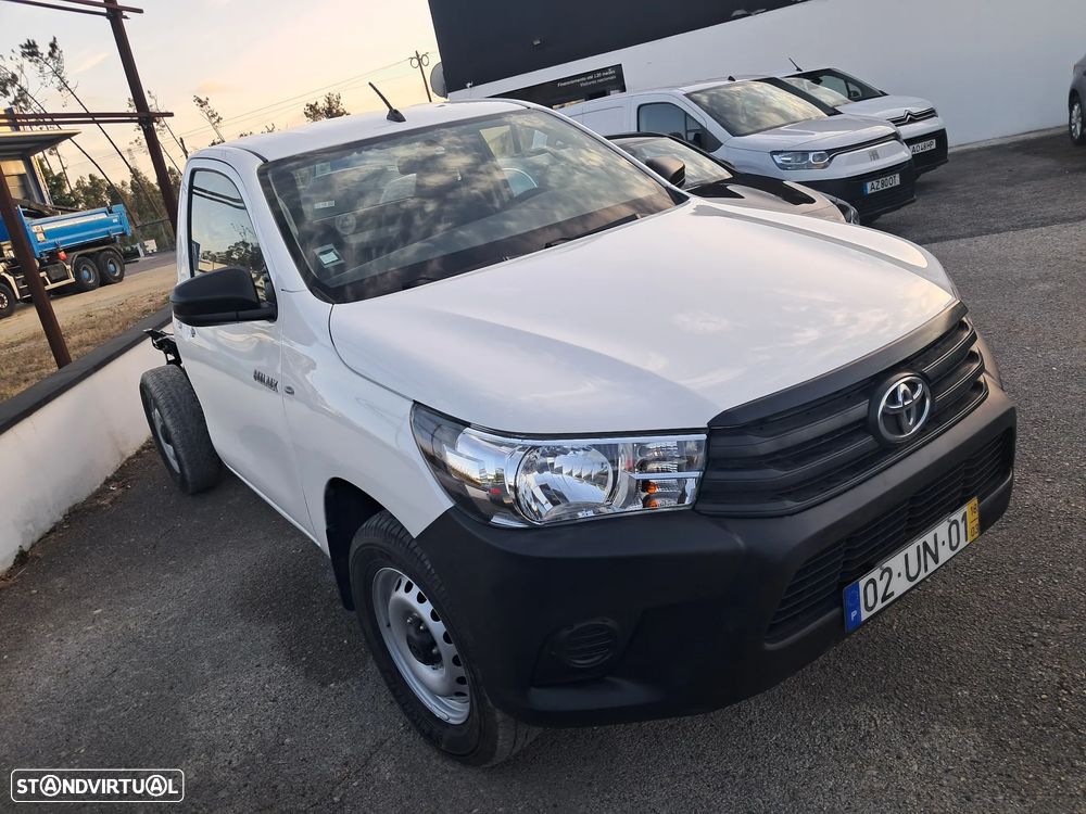 Toyota Hilux 2.4 d-4D 4X2 CS - 2