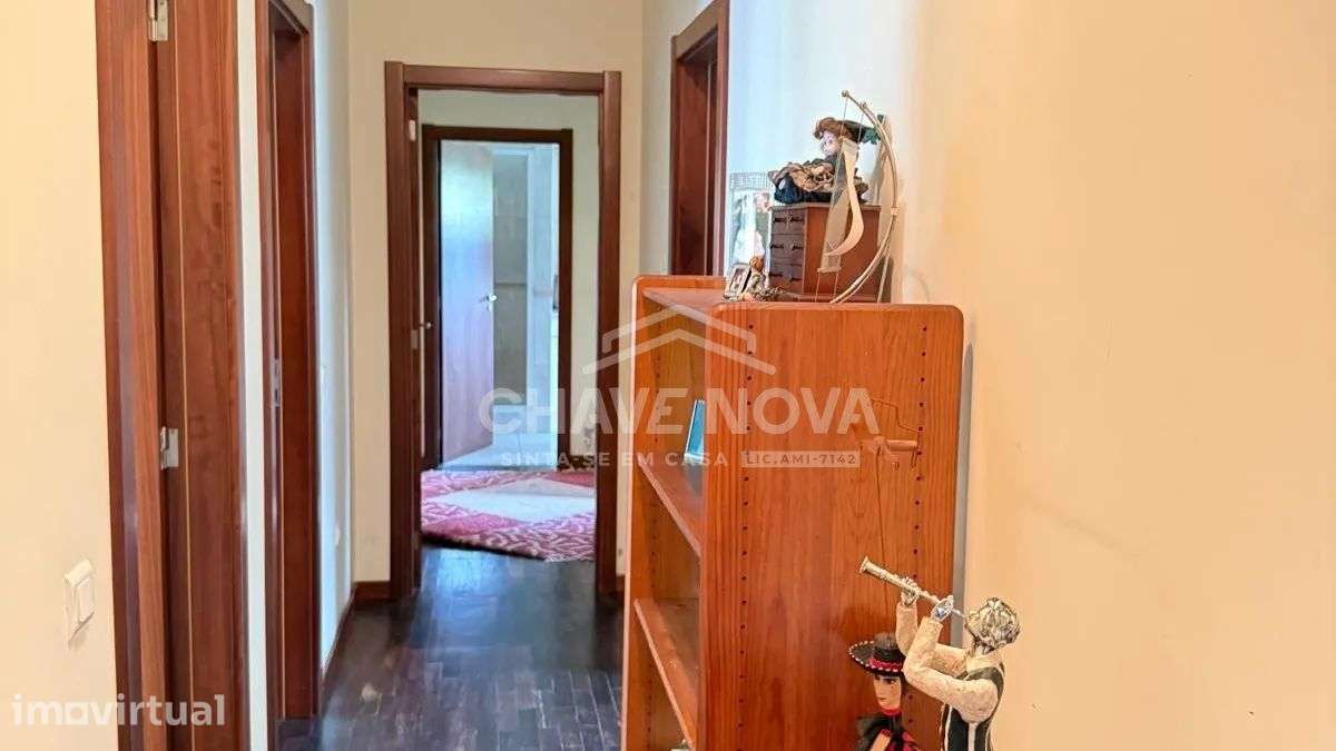 Moradia 4 frentes, terreno 3070m² , salão de jogos e piscina - Grijó - Grande imagem: 4/29