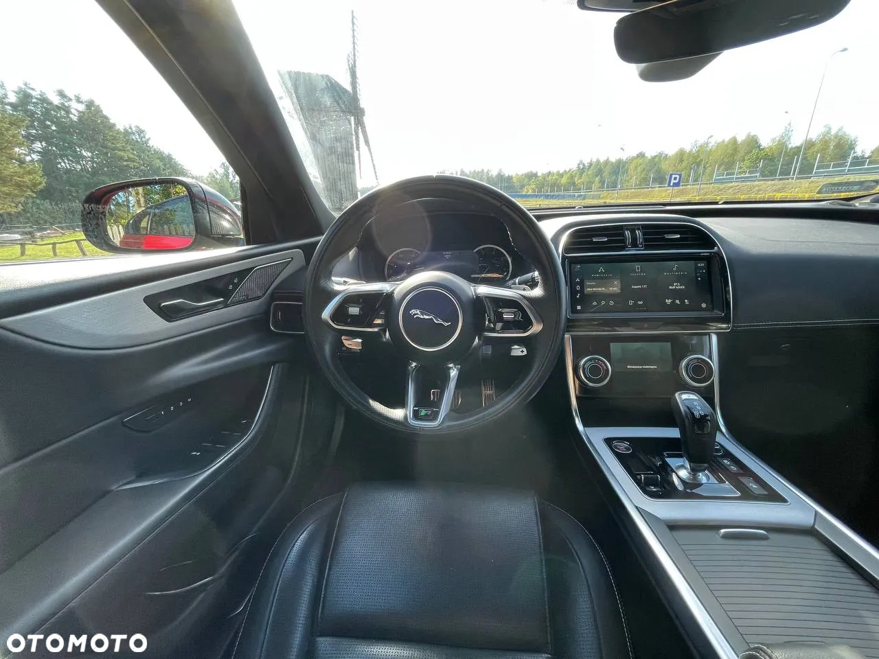 Jaguar XE 2.0 P300 AWD R-Dynamic SE - 6