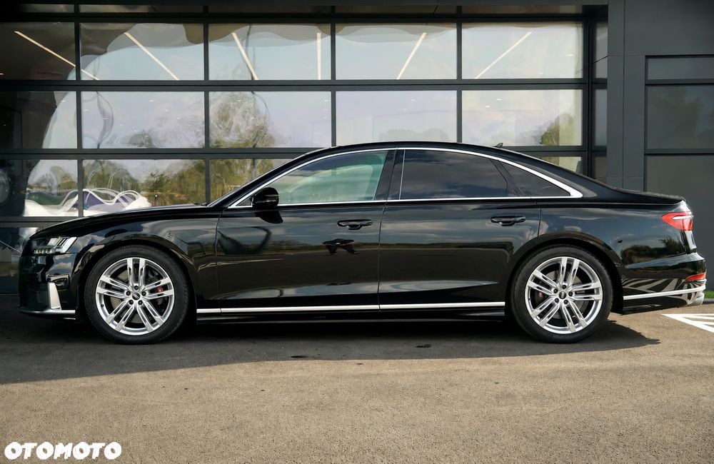 Audi S8 - 2
