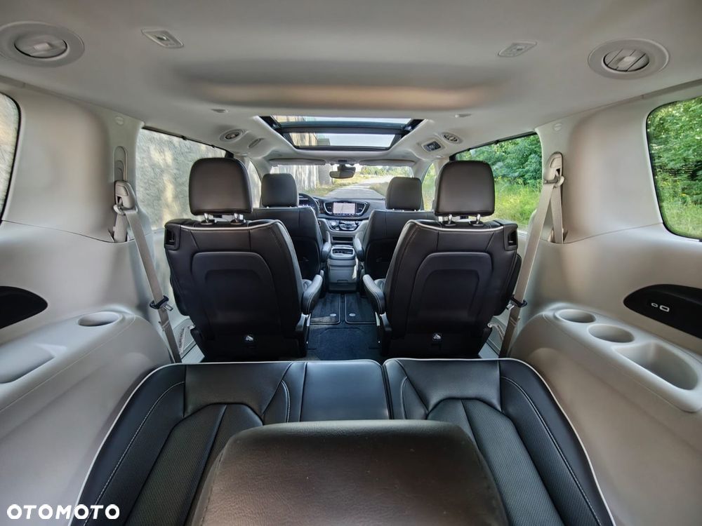 Chrysler Pacifica - 34