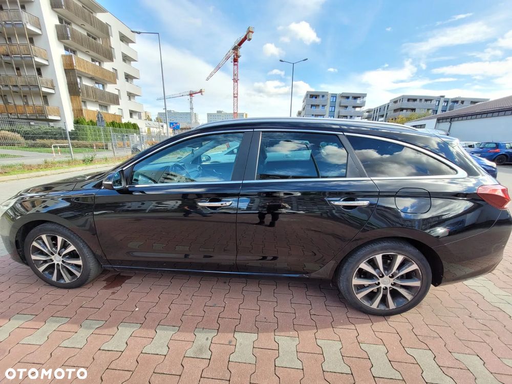 Hyundai i30 Kombi 1.4 T-GDI DCT Premium - 4