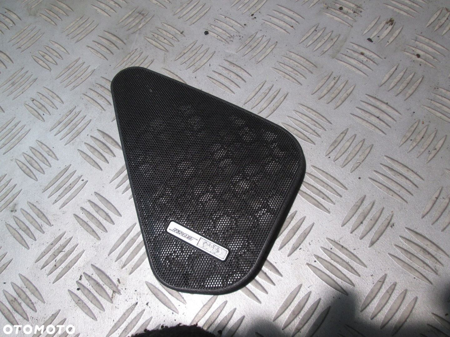 OSŁONA MASKOWNICA GŁOŚNIKA KRATKA BOSE PRAWA PRZÓD AUDI A3 8L 3D 8L3035420 - 1