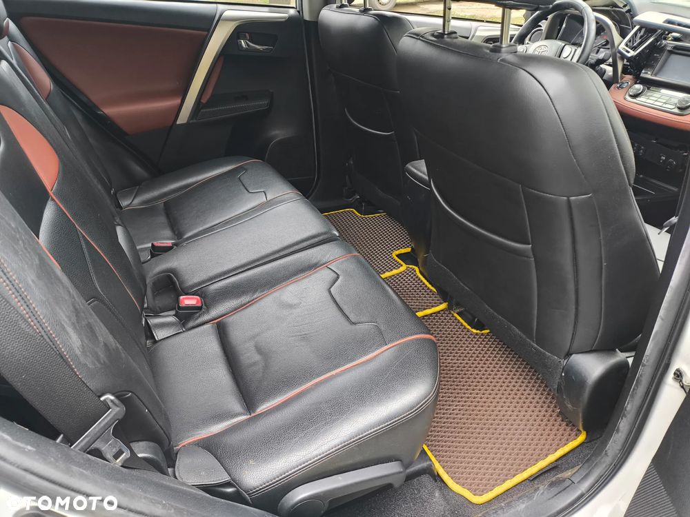 Toyota RAV4 2.0 D-4D Prestige - 12