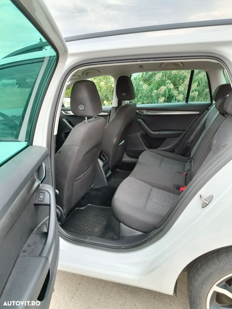Skoda Octavia Combi Diesel 2.0 TDI DSG Style - 8