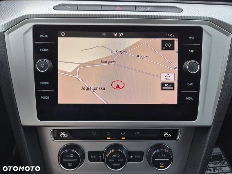 Volkswagen Passat Variant 1.6 TDI SCR DSG Comfortline - 16