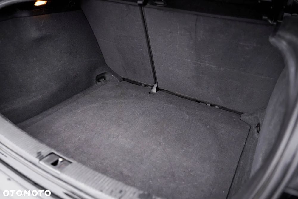 Audi A3 Sportback 1.6 TDI S line Sportpaket - 36