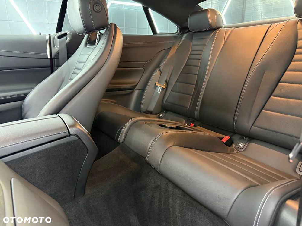 Mercedes-Benz Klasa E 300 Coupe 9G-TRONIC AMG Line - 28