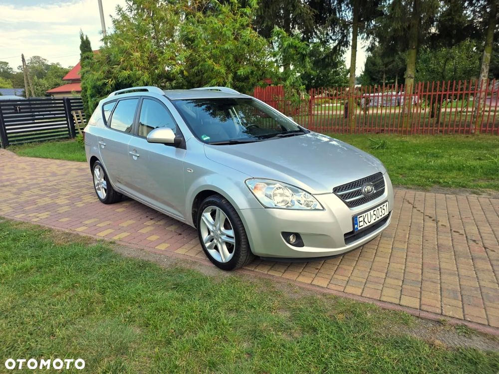 Kia Ceed - 8