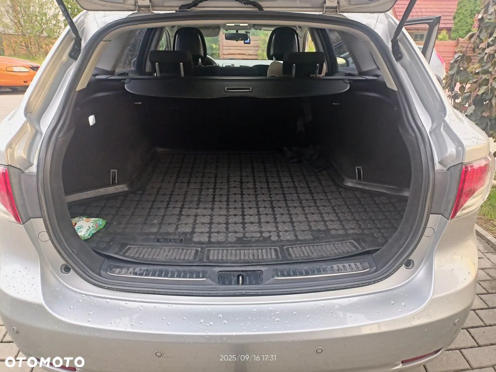 Toyota Avensis - 11