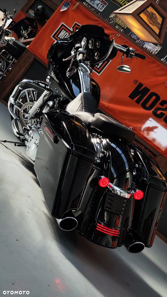 Harley-Davidson Touring Street Glide - 11