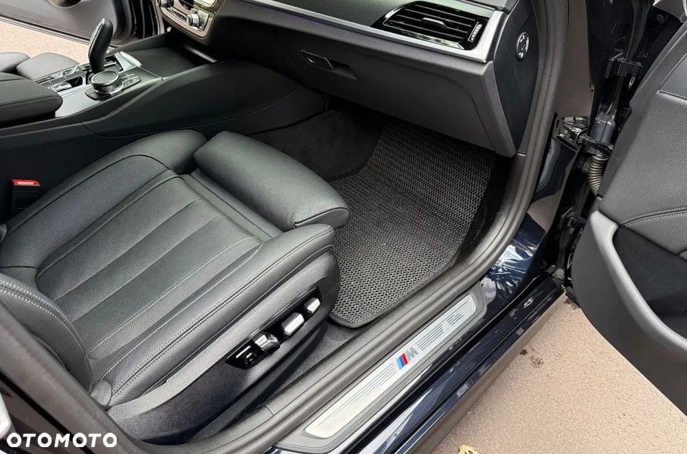 BMW Seria 5 530i xDrive M Sport Edition - 25