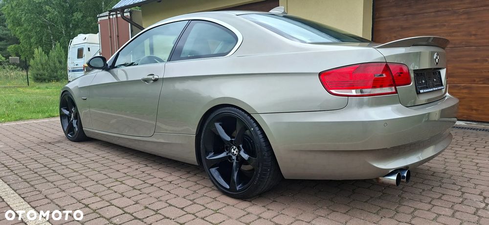 BMW Seria 3 325i - 4