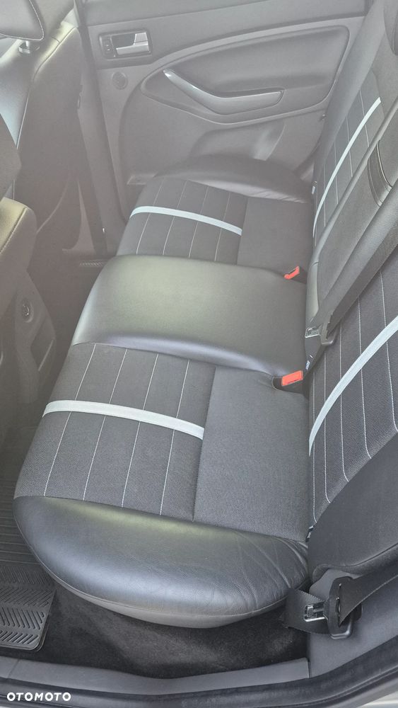 Ford Kuga 2.0 TDCi 4x4 Titanium - 12