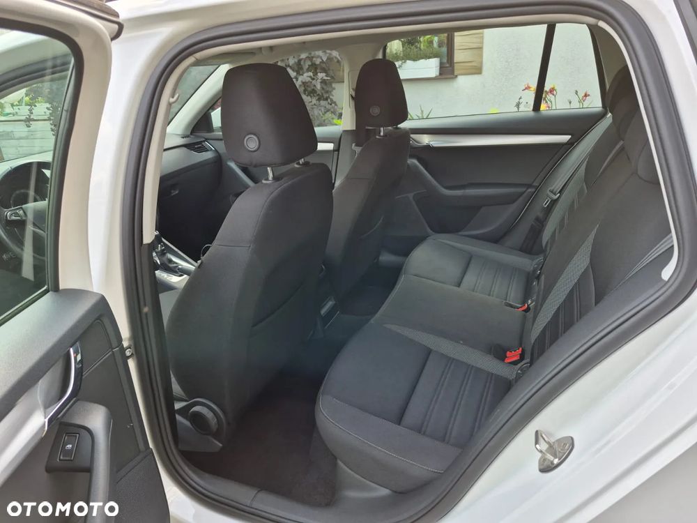 Skoda Octavia Combi 1.5 TGI G-TEC DSG Ambition - 9