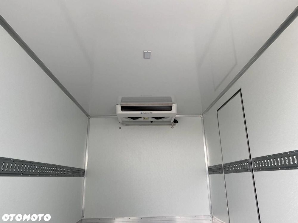 Mercedes-Benz Sprinter - 11