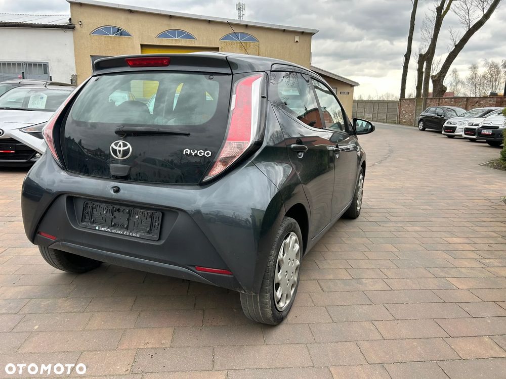 Toyota Aygo x-play - 1