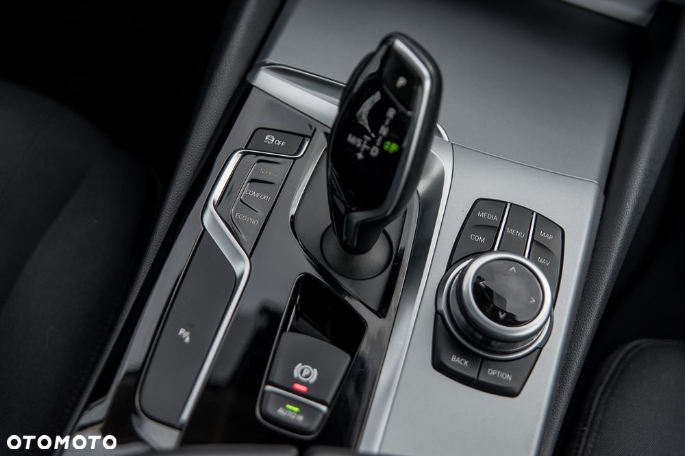 BMW Seria 5 525d - 25